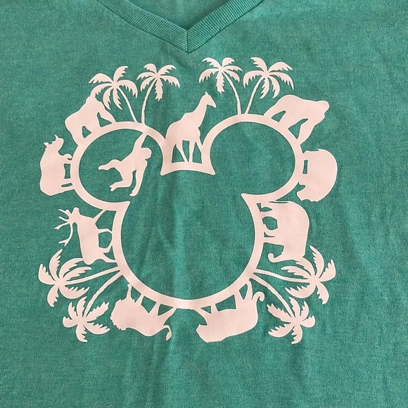 Women’s graphic t-shirt perfect for Disney Small - Picture 2 of 3